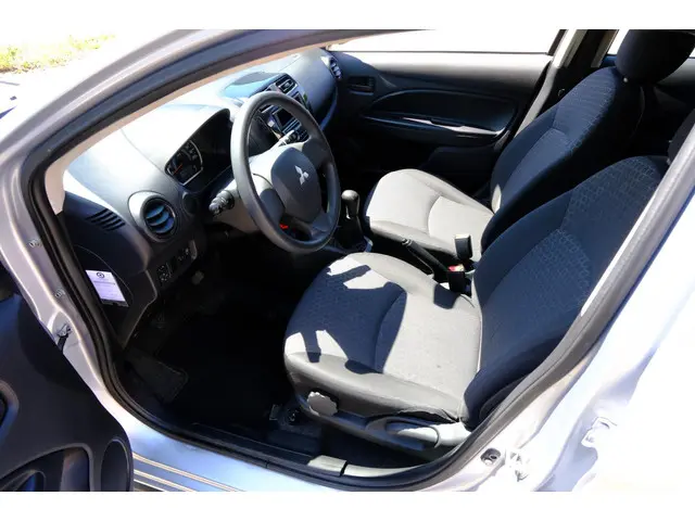 Mitsubishi Space Star 1.0 Inform 5-drs Airco 2014 Benzine 2