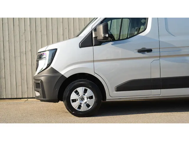 Renault Master T35 2.0 dCi 150 L2H2 Extra 2024 Diesel 21