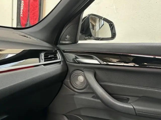 BMW X1 xDrive20i High Executive 2017 Benzine 27