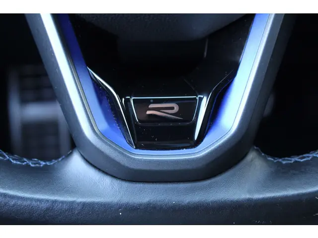 Volkswagen Golf 2.0 TSI R 4Motion 2021 Benzine 11