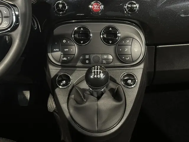 Fiat 500 1.0 Hybrid Dolcevita 2023 Benzine 14