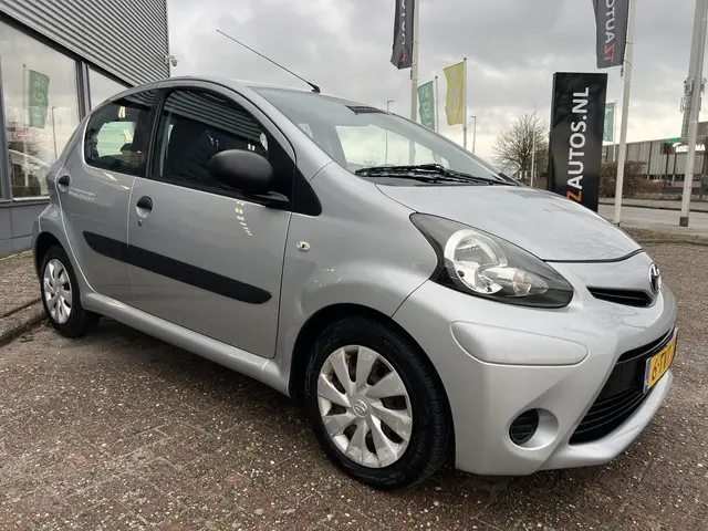 Toyota Aygo 1.0 VVT-i Now 2014 Benzine 17