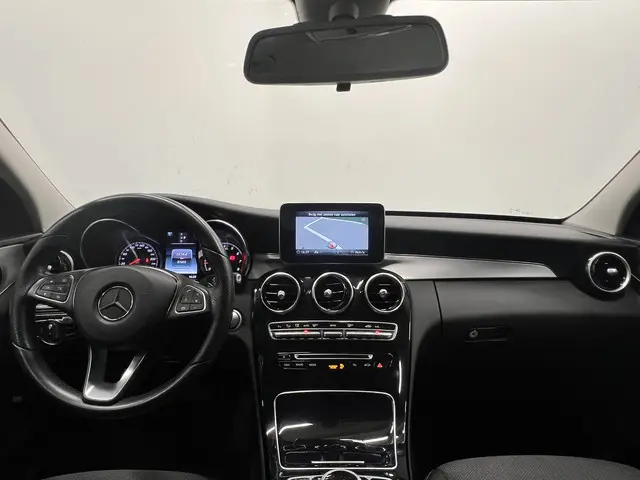 Mercedes-Benz C-Klasse 180 Premium 2018 Benzine 27
