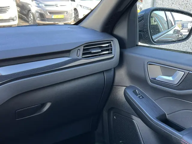 Ford Kuga 2.5 PHEV ST-Line X 2024 Hybride Benzine 19