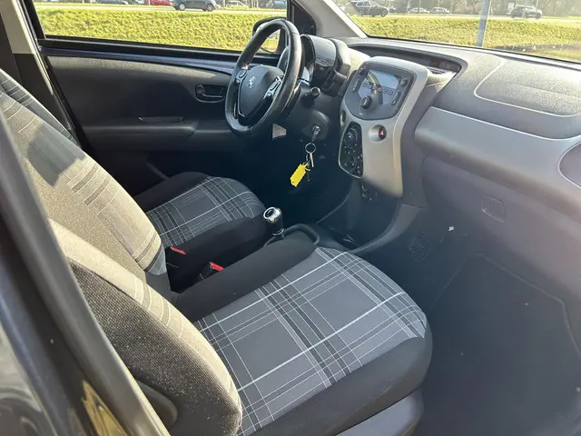 Peugeot 108 1.0 e-VTi Active AUTOMAAT / Airco 2017 Benzine 24