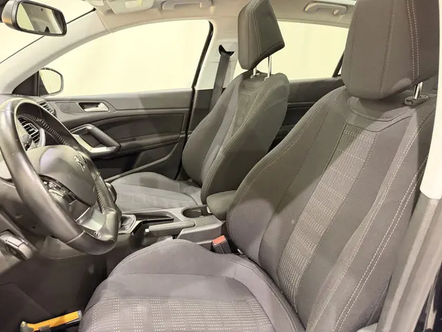 Peugeot 308 HB 1.2 Blue Lease Exe. Pano 2016 Benzine 38