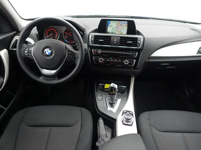 BMW 1 Serie 116d High Executive Aut- 2015 Diesel 7