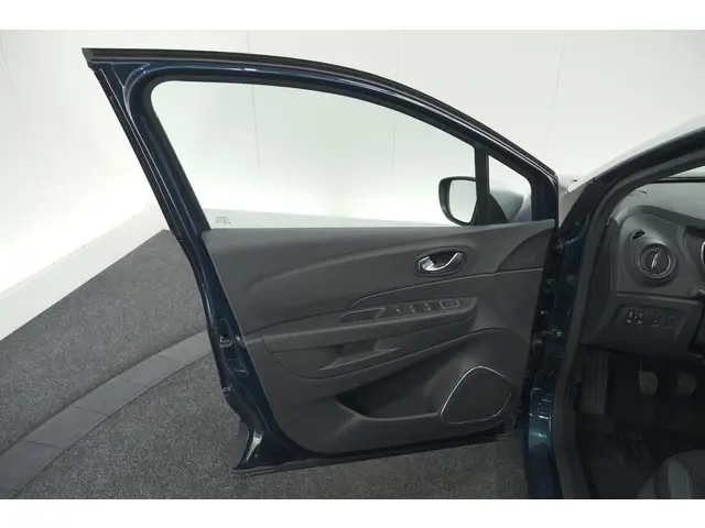 Renault Captur TCe 120 Intens 2017 Benzine 64