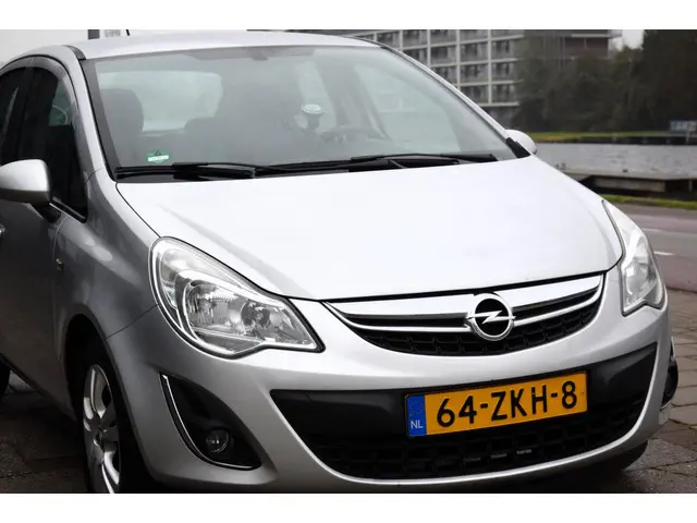 Opel Corsa 1.2-16V Rhythm 2012 Benzine 24