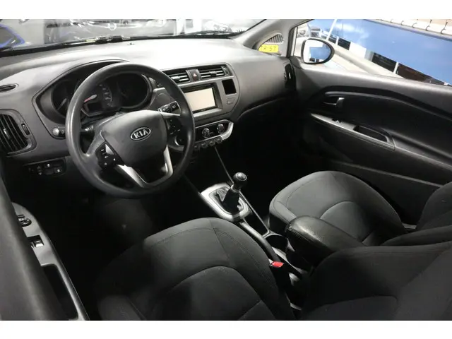 Kia Rio 1.2 CVVT Plus Pack / Velg / WHITE PACK ! ! 2012 Benzine 8