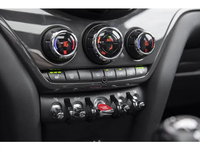 MINI Countryman 1.5 Cooper Chili 2017 Benzine 31
