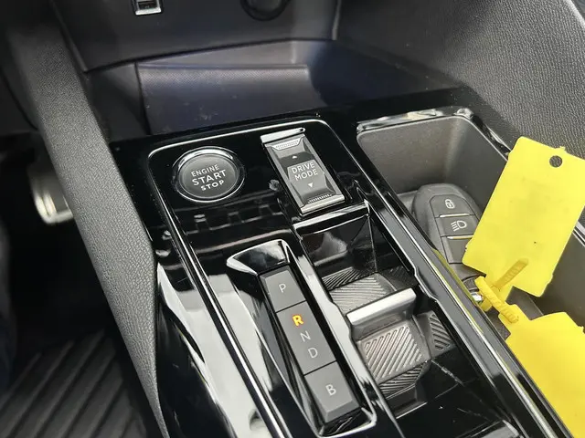 Peugeot 3008 1.6 HYbrid 225 GT 2023 Hybride Benzine 23