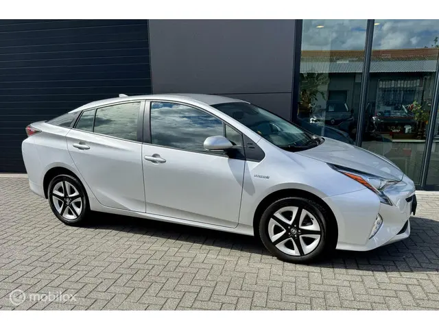 Toyota Prius 1.8 Dynamic 2017 Hybride Benzine 3