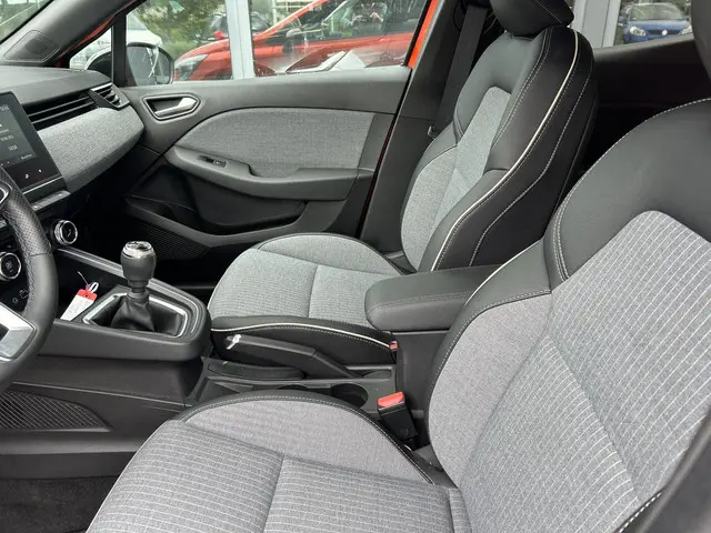 Renault Clio 1.0 TCe 90 GPF techno 2024 Benzine 8