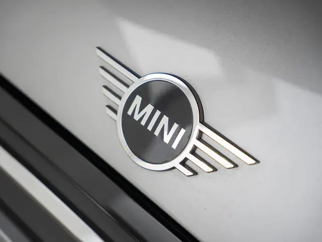 MINI 5-Deurs Cooper Aut. 2023 Benzine 38