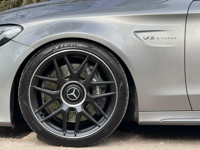 Mercedes-Benz C-Klasse AMG 63 2015 Benzine 21
