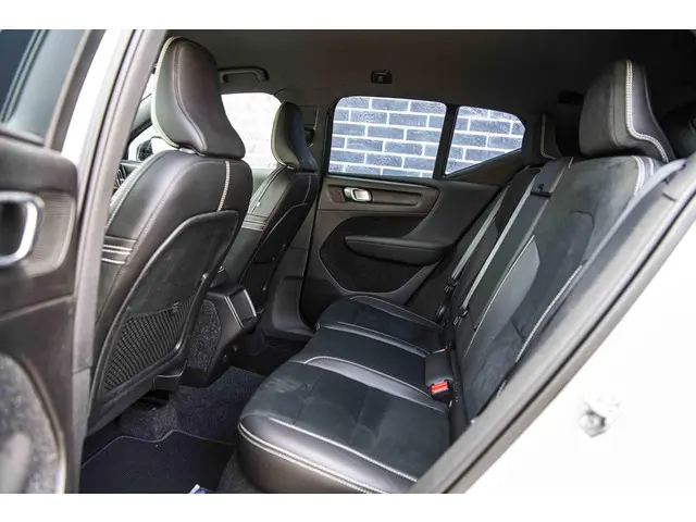 Volvo XC40 T4 190pk Geartronic R-Design 2019 Benzine 8