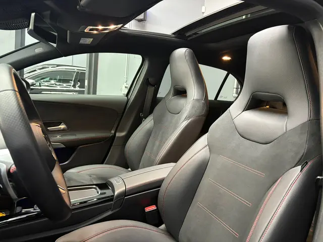 Mercedes-Benz A-Klasse 200 AMG PANO 2024 2024 Benzine 8