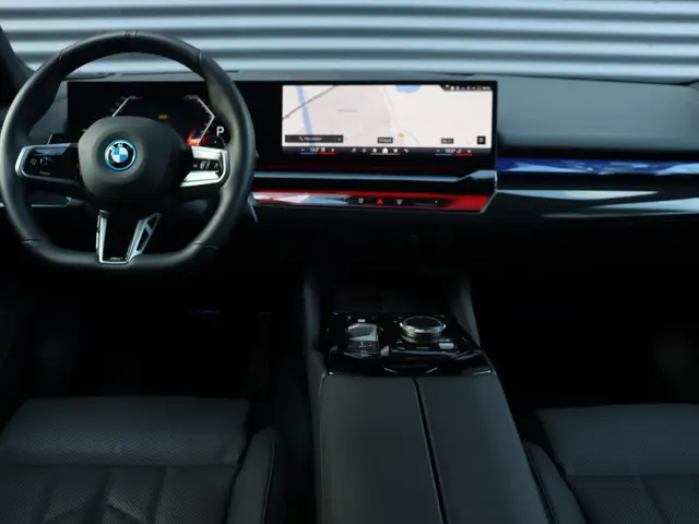 BMW 5 Serie Touring 550e xDrive 2025 Hybride Benzine 11