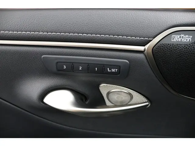 Lexus ES 300h President Line 2020 Hybride Benzine 42