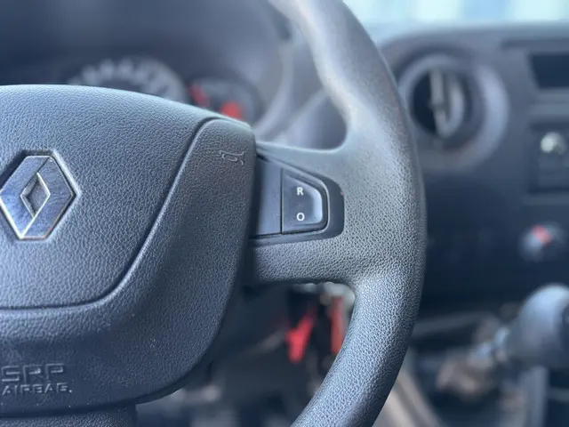 Renault Master T35 2.3 dCi L2H2 2019 Diesel 23