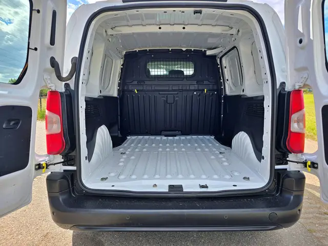 Peugeot Partner 1.2 PureTech Premium 2022 Benzine 6