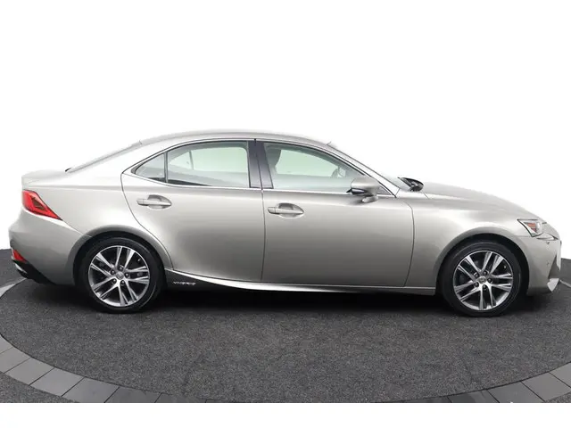 Lexus IS 300h Hybrid Business Line 2017 Hybride Benzine 13