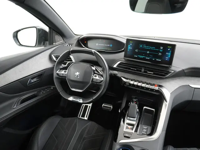 Peugeot 3008 1.6 HYbrid4 300 GT 2022 Hybride Benzine 24