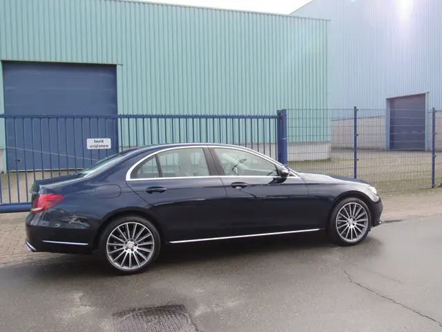 Mercedes-Benz E-Klasse 200 Ambition -- camera -- 2016 Benzine 4
