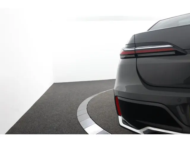 BMW 7 Serie 750e xDrive 2024 Hybride Benzine 35