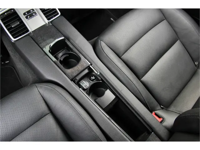 Porsche Panamera 4.8 S 2012 Benzine 23