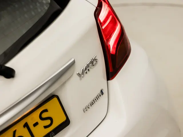 Toyota Yaris 1.5 Hybrid Sport 2016 Hybride Benzine 24