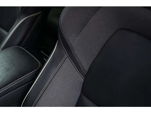 Volvo V60 T6 Recharge AWD R-Design 2022 Hybride Benzine 40