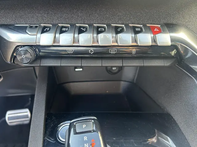 Peugeot 3008 1.2 PureTech GT -Line automaat 2017 Benzine 16