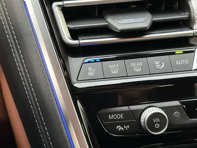 BMW 8 Serie 840i xDrive High Executive 2021 Benzine 54