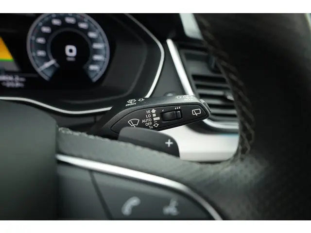 Audi Q5 55 TFSI e S Edition 2021 Hybride Benzine 16