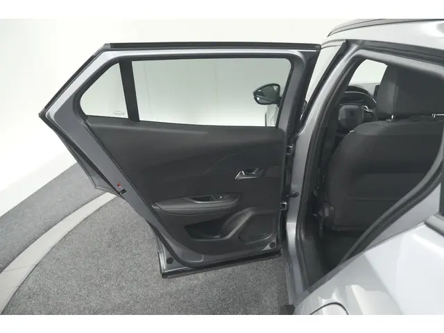 Peugeot 2008 PureTech 130 EAT8 Allure 2024 Benzine 64