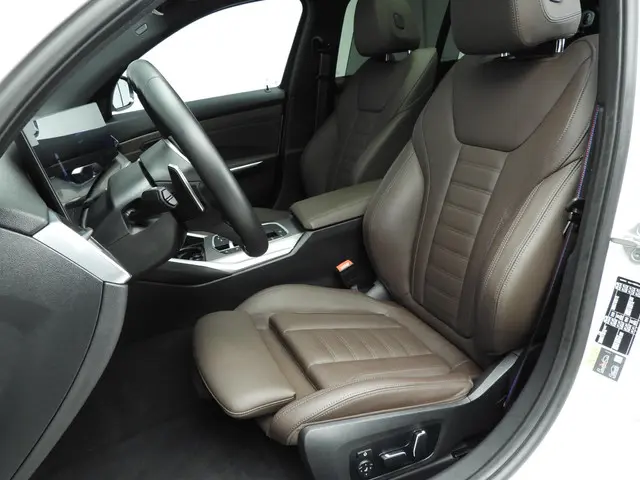 BMW 3 Serie Touring 330e 2024 Hybride Benzine 8