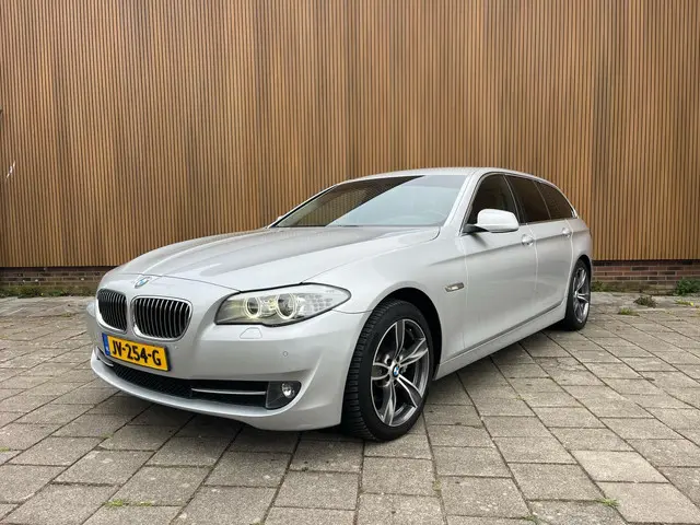BMW 5 Serie Touring 520i Executive 2013 Benzine