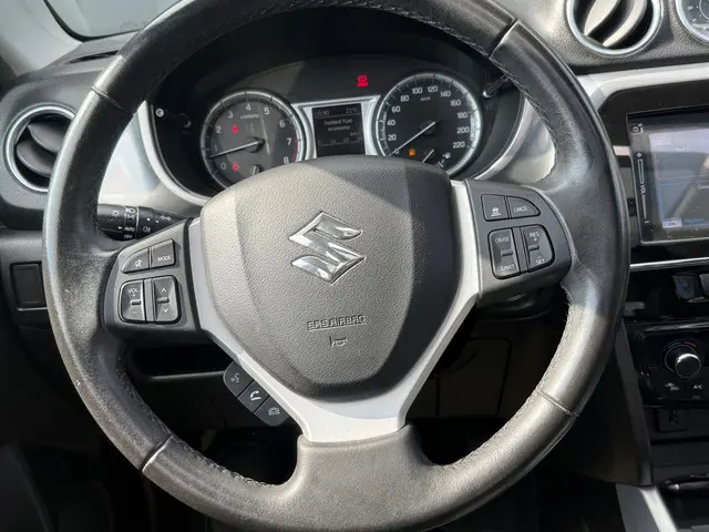Suzuki Vitara 1.6 High Executive 2015 Benzine 19