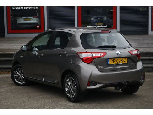 Toyota Yaris 1.5 Hybrid Executive 2017 Hybride Benzine 6