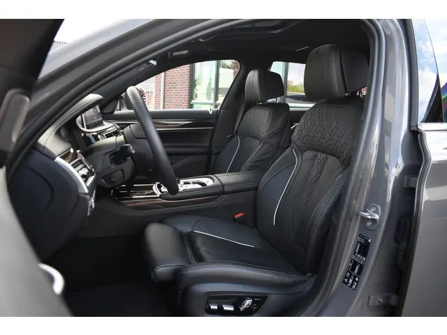 BMW 7 Serie M760Li xDrive 2019 Benzine 4