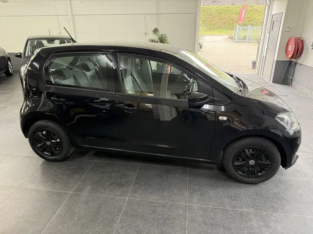 Volkswagen up! 1.0 move up! BlueMotion 2014 Benzine 8