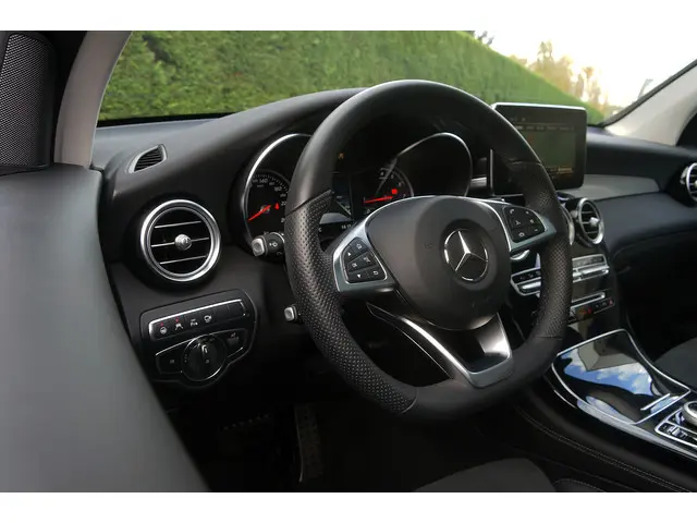 Mercedes-Benz GLC GLC 300 4M AMG line 2018 Benzine 34