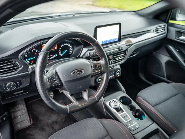 Ford Focus Wagon 1.0 EcoBoost ST Line 2019 Benzine 30