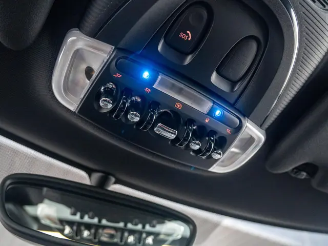 MINI 3-Deurs Cooper Aut. 60 Years Edition 2019 Benzine 36