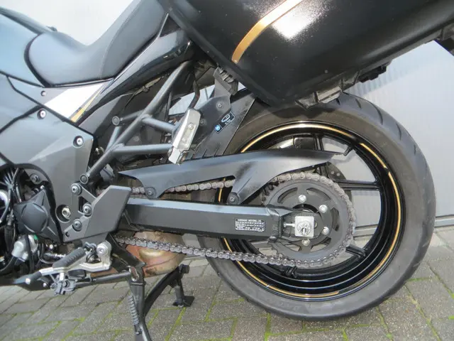 Kawasaki Versys 1100 S Tourer + 2025 Benzine 12