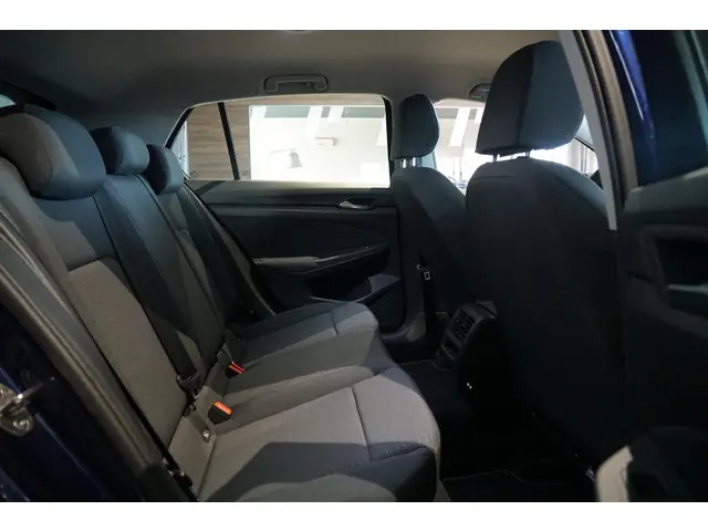 Volkswagen Golf 1.0 TSI Golf 2021 Benzine 35