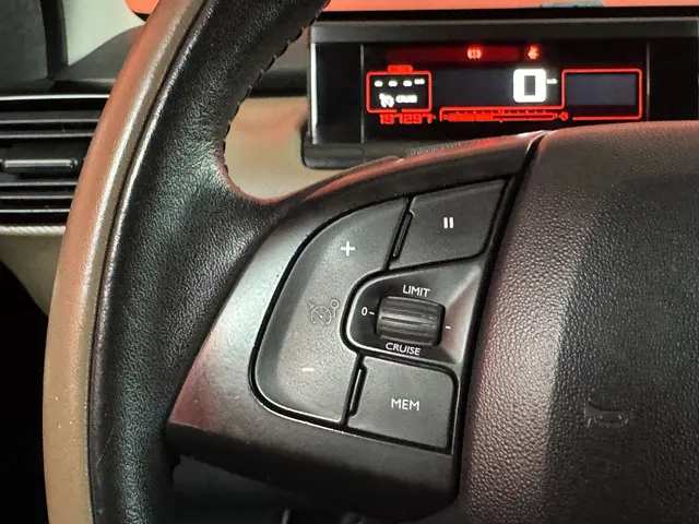 Citroën C4 Cactus 1.2 VTi Feel 2015 Benzine 29