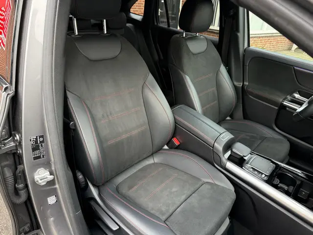Mercedes-Benz GLA 200 Business Solution AMG 2020 Benzine 22